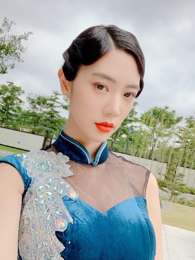 152网主 霓虹之下